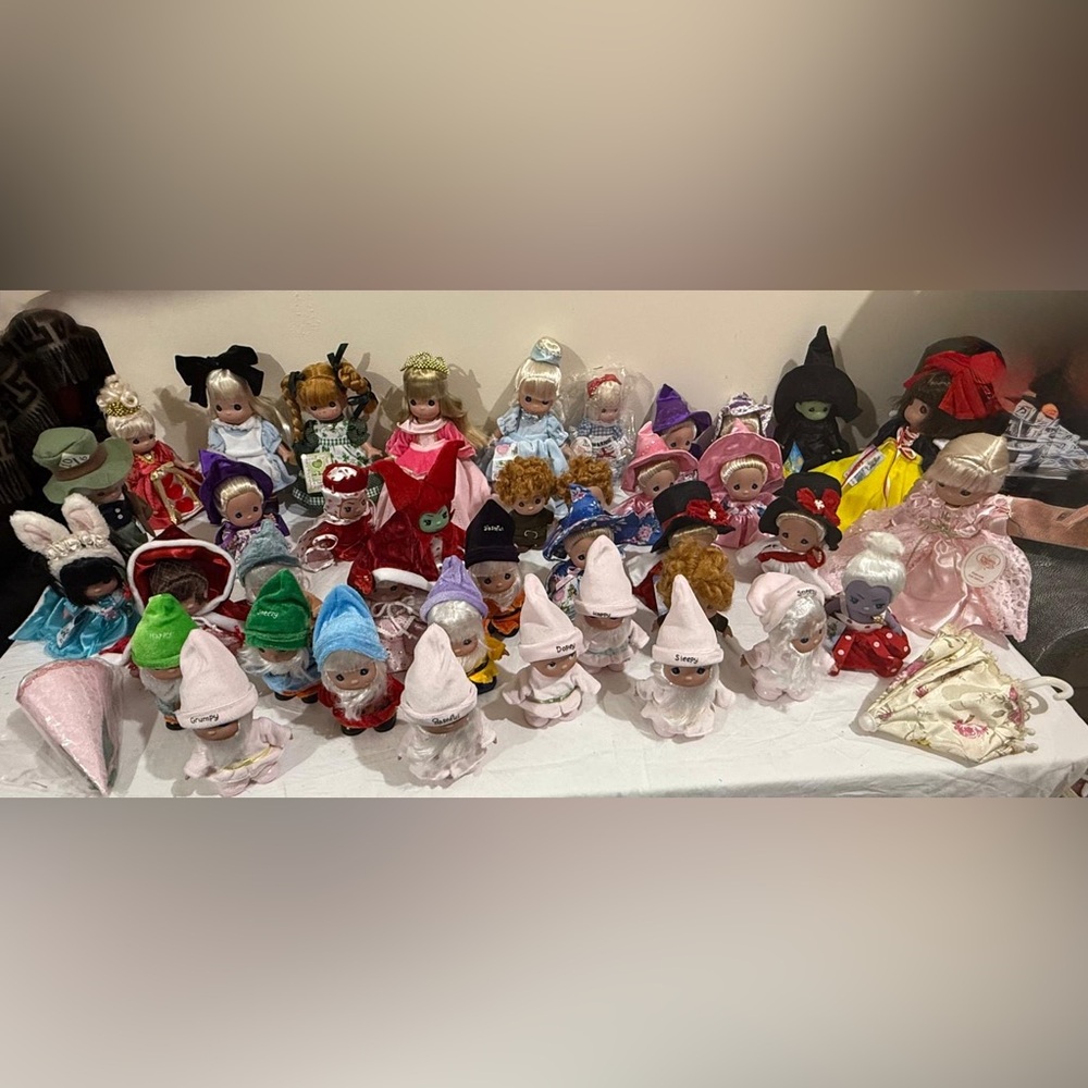 Precious Moments Vibrant Doll Set 29 pieces